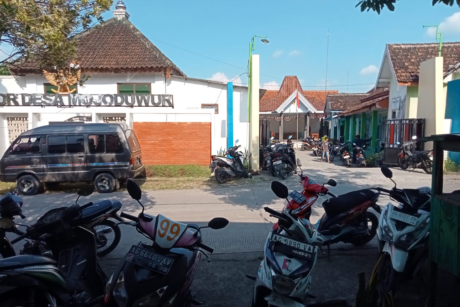 Geruduk Kantor Desa, Warga Mojoduwur Nganjuk Tagih Janji Pengusaha Tambang Galian C