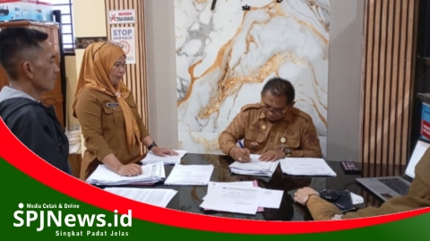 Kadis Dinsos Takalar Turun Langsung Periksa Berkas Warga Seiring Membludaknya Pengajuan Reaktivasi PBI BPJS